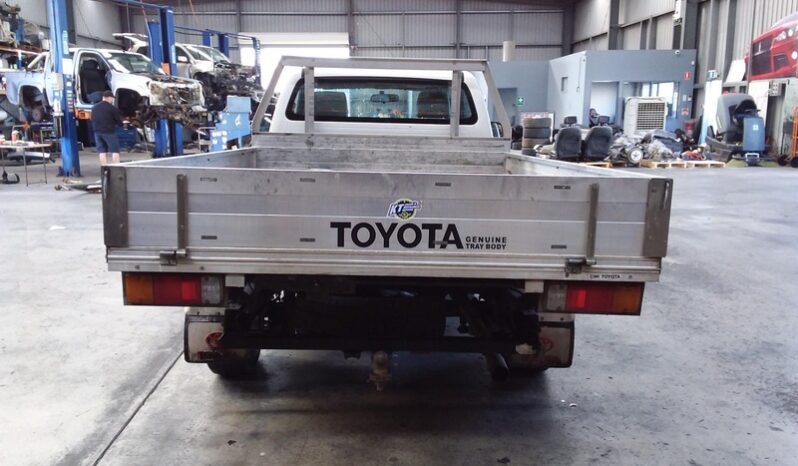 Wrecking 2010 Toyota Hilux 4×2 Workmate 2.7L Manual Petrol Pickup | Stock No. W1921 full